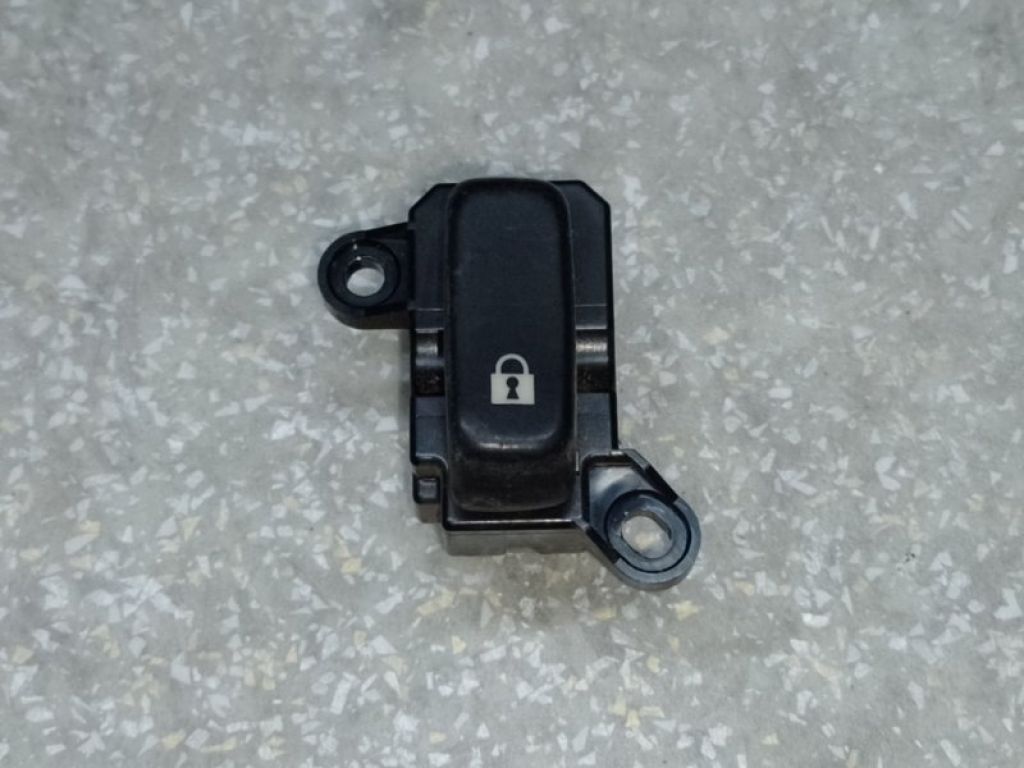 EG24-66-660 | Кнопка центрального замка передн. прав. MAZDA CX-7 06-12