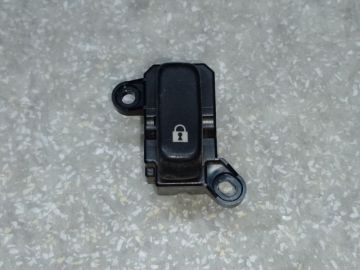 Кнопка центрального замка передн. прав. MAZDA CX-7 06-12