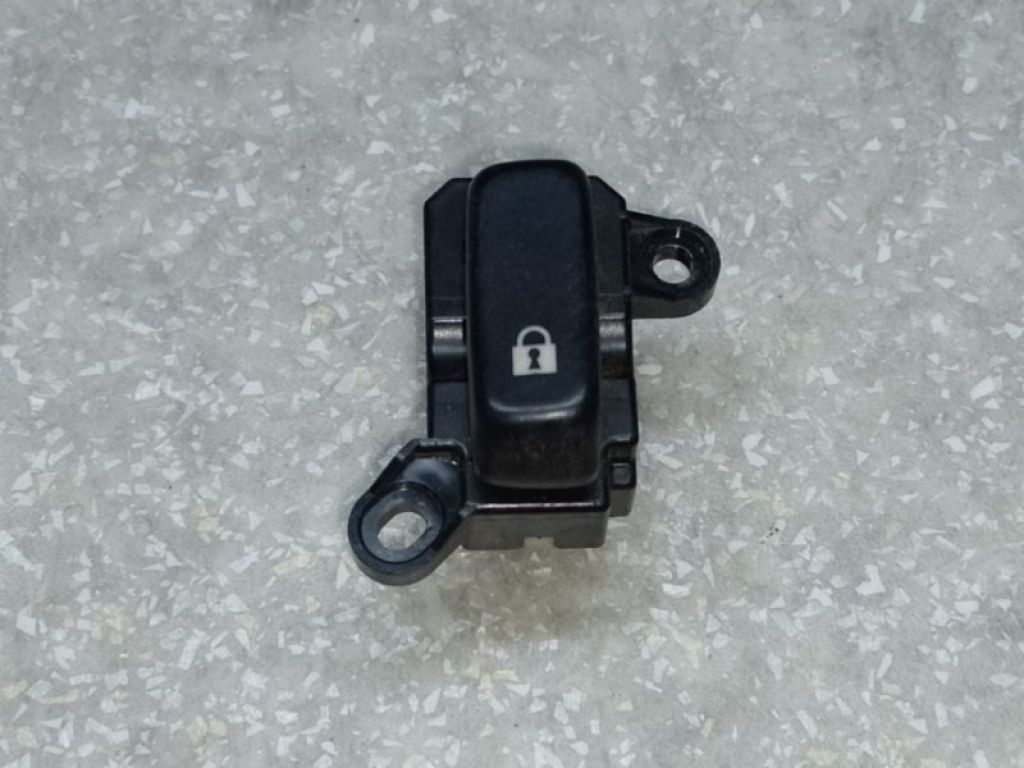 EG23-66-660 | Кнопка центрального замка передн. лев. MAZDA CX-7 06-12