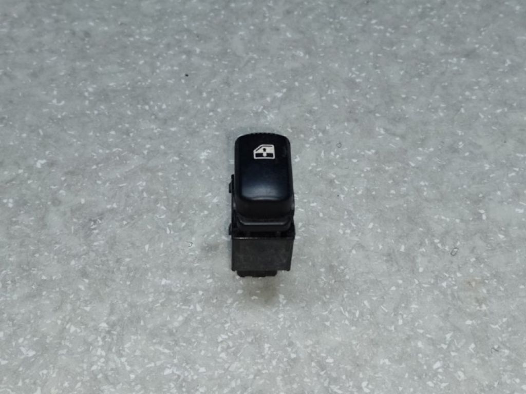 93580-1F500WK | Кнопка стеклоподъемника задн. HYUNDAI SPORTAGE KM 04-10
