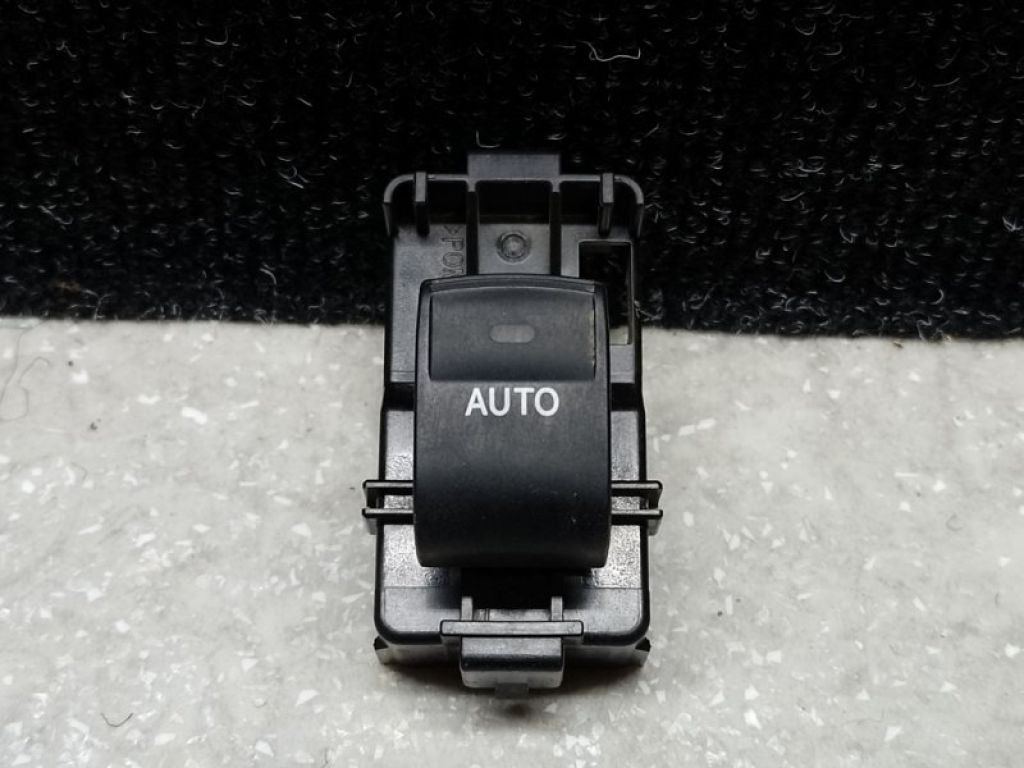 84810-33120 | Кнопка склопідіймача передн. прав. TOYOTA PRIUS - 30 09-17