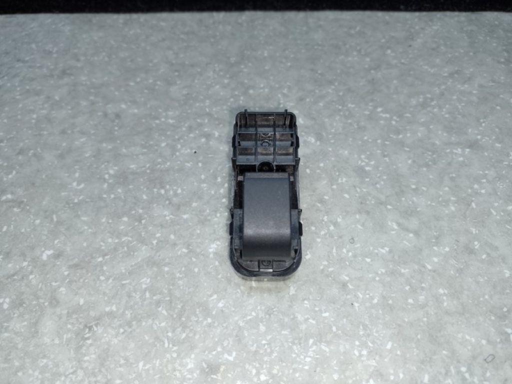 BBM2-66-370 | Кнопка стеклоподъемника задн. MAZDA 3 BL 09-13
