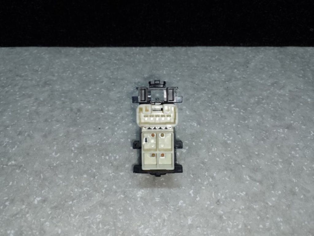 84810-52030 | Кнопка стеклоподъемника задн. TOYOTA RAV4 05-12 - Фото 3