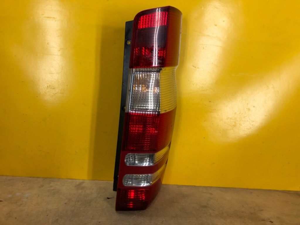 A 906 820 02 64 | Фонарь наружный прав. MERCEDES SPRINTER ( B906 ) 06-