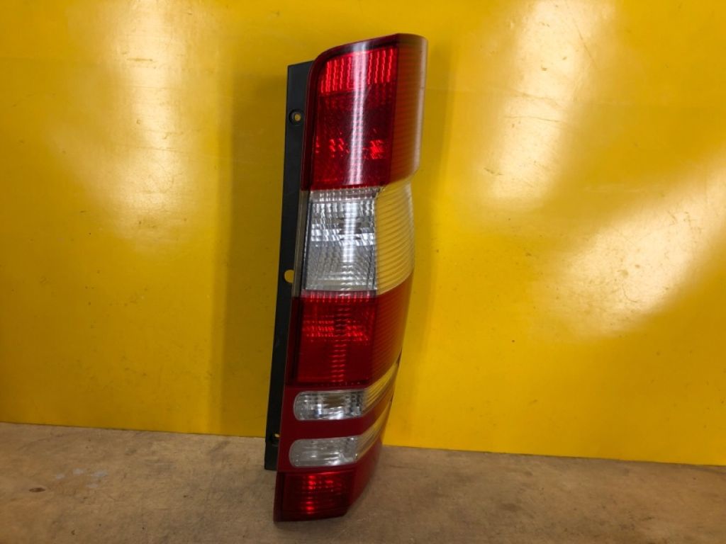 A 906 820 02 64 | Ліхтар зовнішній прав. MERCEDES SPRINTER ( B906 ) 06-