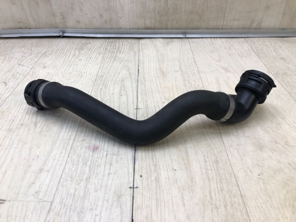 95810640220 | Патрубок системи охолодження PORSCHE CAYENNE 10-18