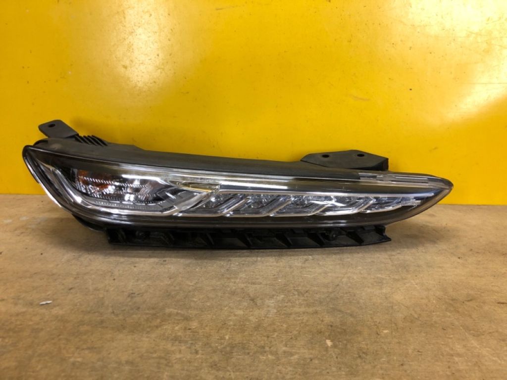 92208-J9000 | Дневной ходовой огонь прав. HYUNDAI KONA OS 17-23