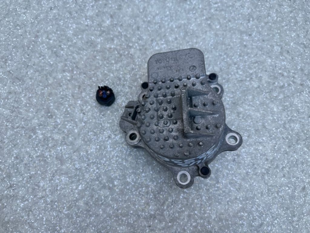 161A0-29015 | Помпа охолодження електрична TOYOTA PRIUS - 30 09-17 - Фото 3