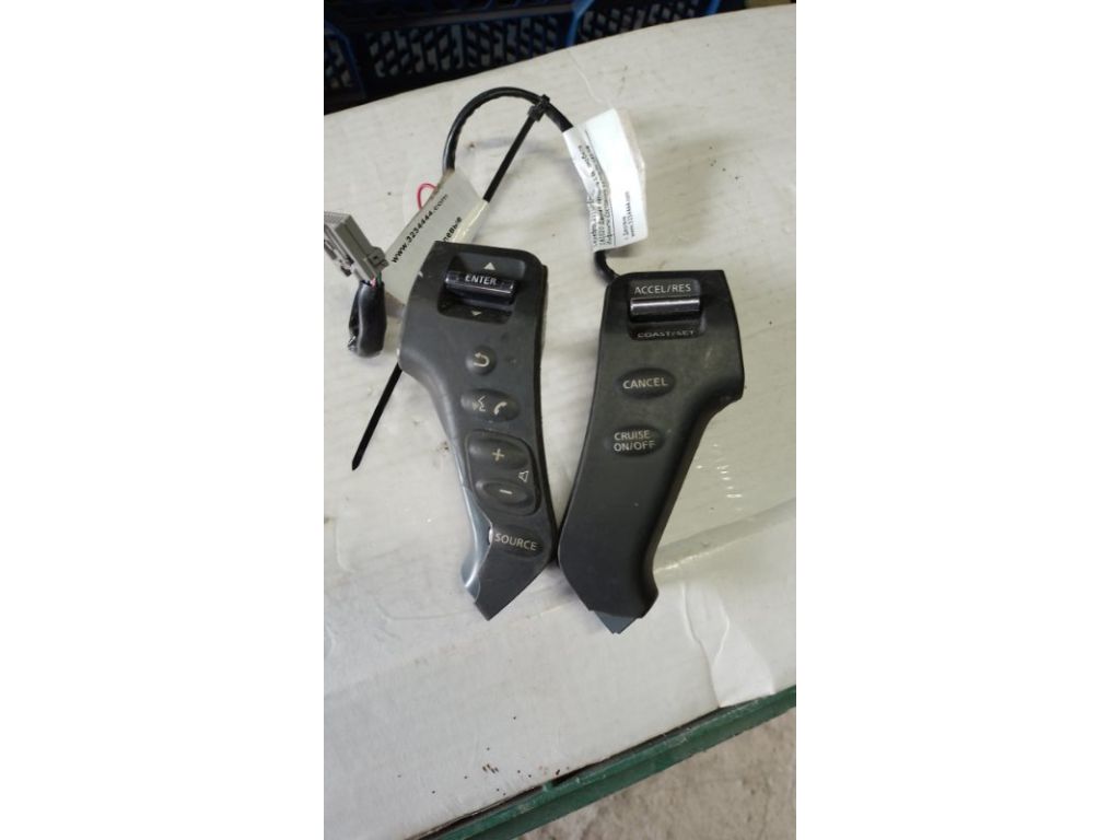 25550-EH101 | Кнопки руля INFINITI M35/M45 04-10