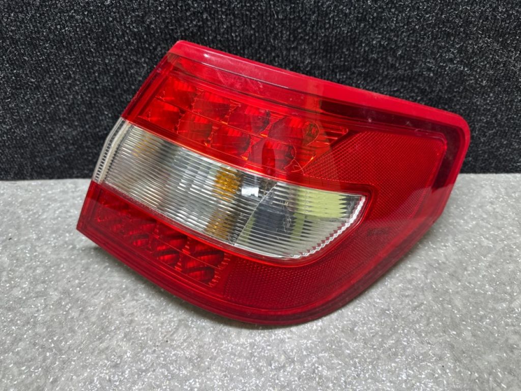 6H6Z-13404-B | Фонарь наружный прав. LINCOLN MKZ 07-09