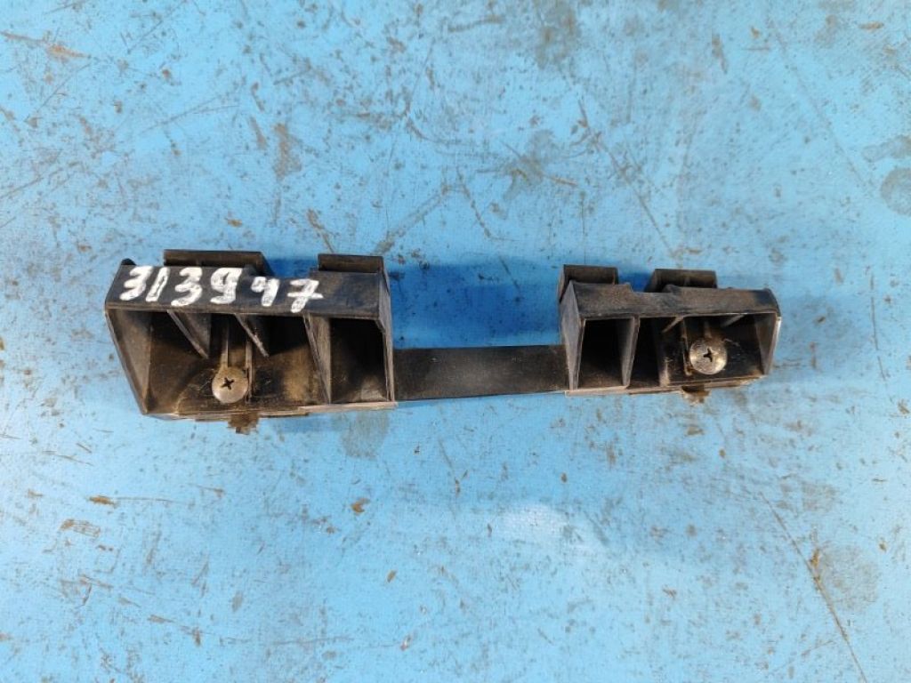 622443SG2A | Кронштейн переднього бампера (під фарою) прав. NISSAN SENTRA B17 12-21