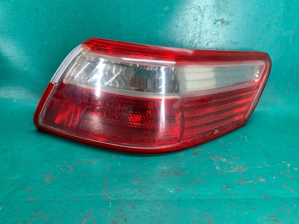 81550-06240 | Ліхтар зовнішній прав. TOYOTA CAMRY 40 06-11