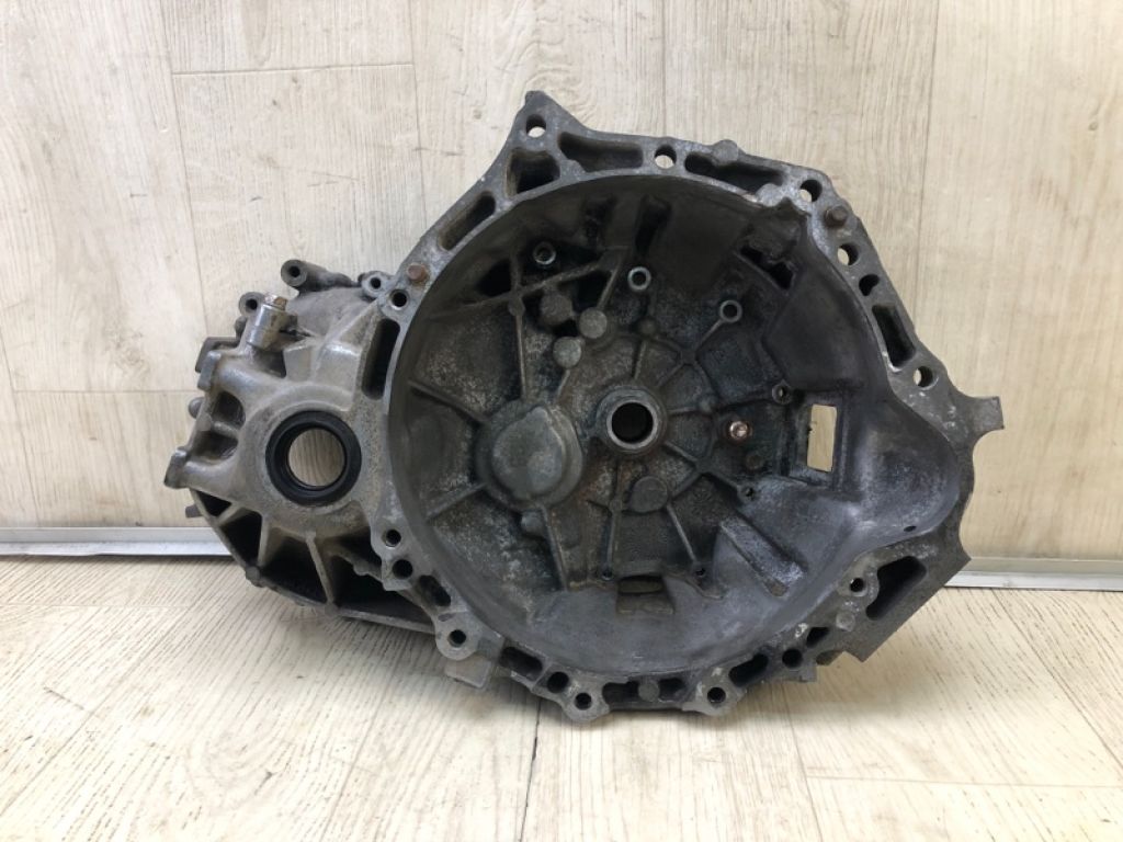 3111502020 | Крышка МКПП передн. TOYOTA AURIS 06-12