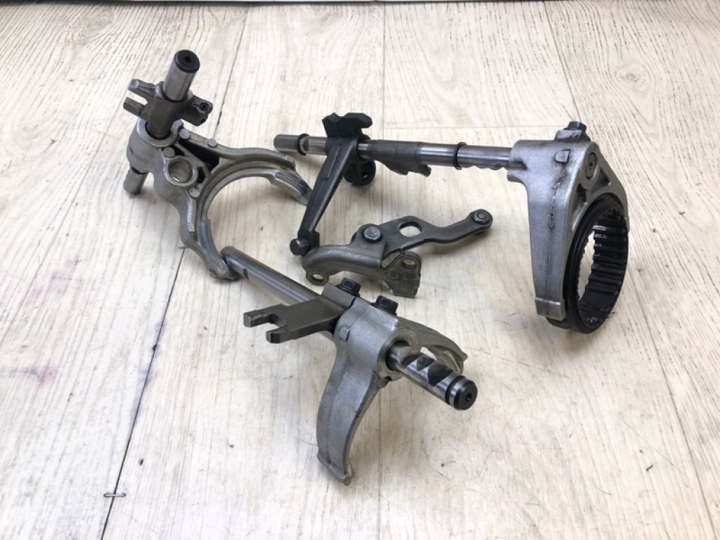 3324402020 | Вилка МКПП TOYOTA AURIS 06-12