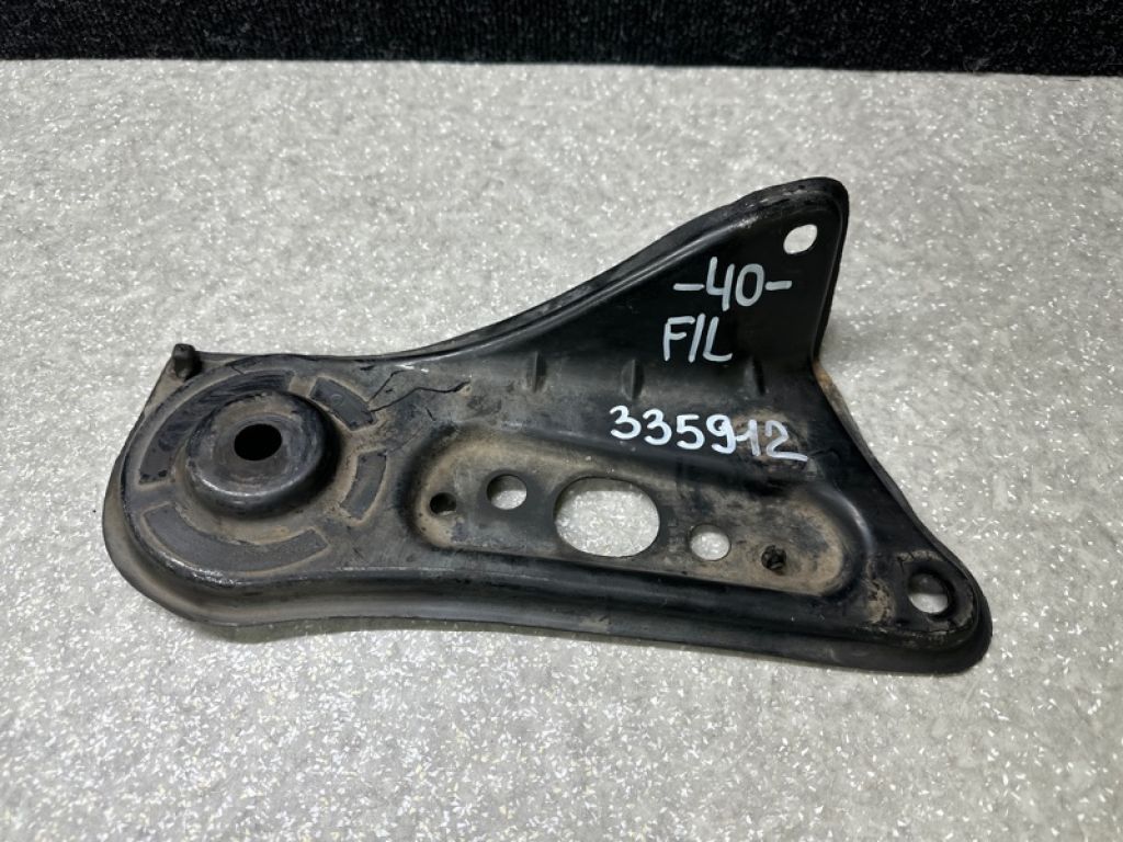 51036-07010 | Кріплення балки підвіски передн. лів. TOYOTA CAMRY 40 06-11