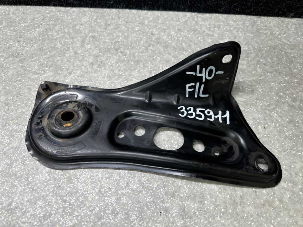 51036-07010 | Кріплення балки підвіски передн. лів. TOYOTA CAMRY 40 06-11