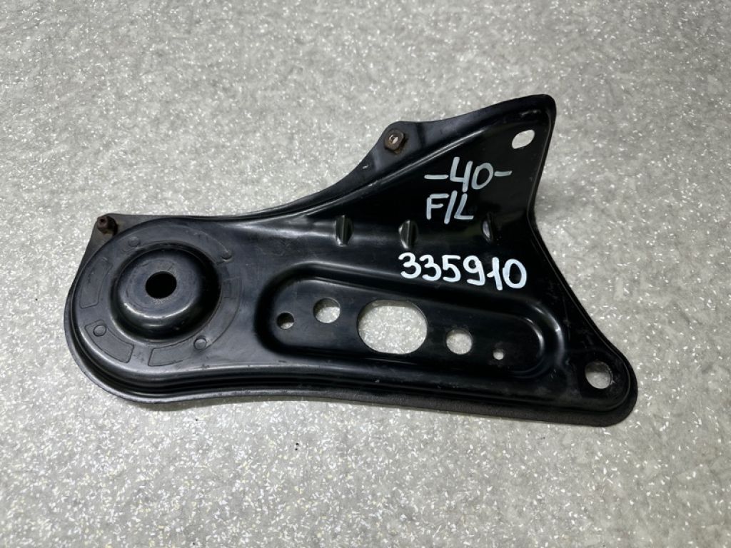51036-07010 | Кріплення балки підвіски передн. лів. TOYOTA CAMRY 40 06-11
