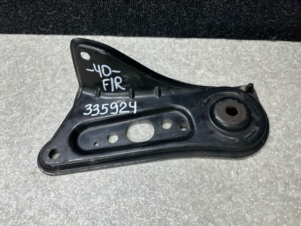 51035-07010 | Крепление балки подвески передн. прав. TOYOTA CAMRY 40 06-11