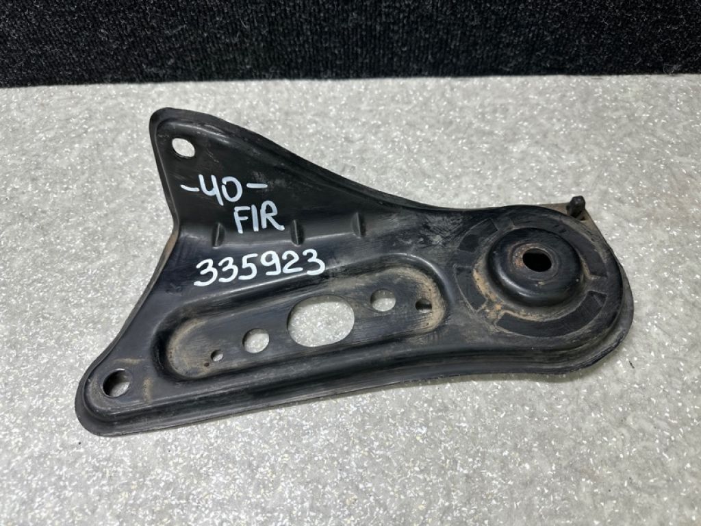 51035-07010 | Кріплення балки підвіски передн. прав. TOYOTA CAMRY 40 06-11