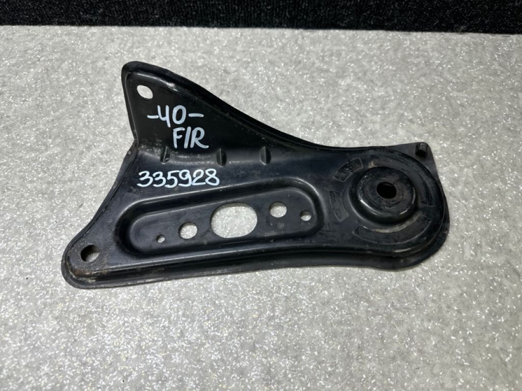 51035-07010 | Крепление балки подвески передн. прав. TOYOTA CAMRY 40 06-11