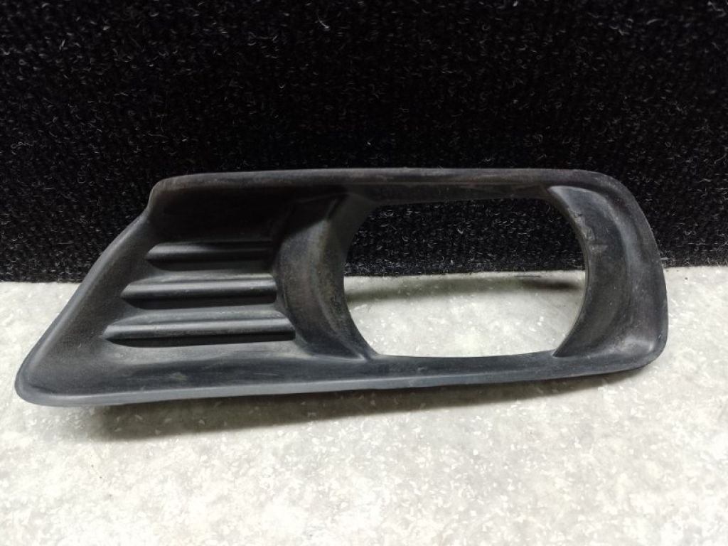 52128-33050 | Накладка противотуманной фары лев. TOYOTA CAMRY 40 06-11