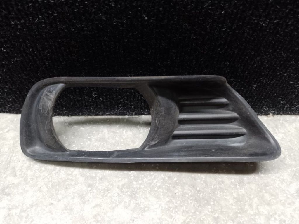 52127-33040 | Накладка протитуманної фари прав. TOYOTA CAMRY 40 06-11