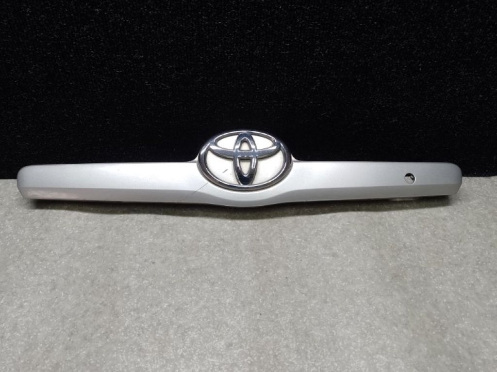 76811-06130-H0 | Панель подсветки номера TOYOTA CAMRY 40 06-11