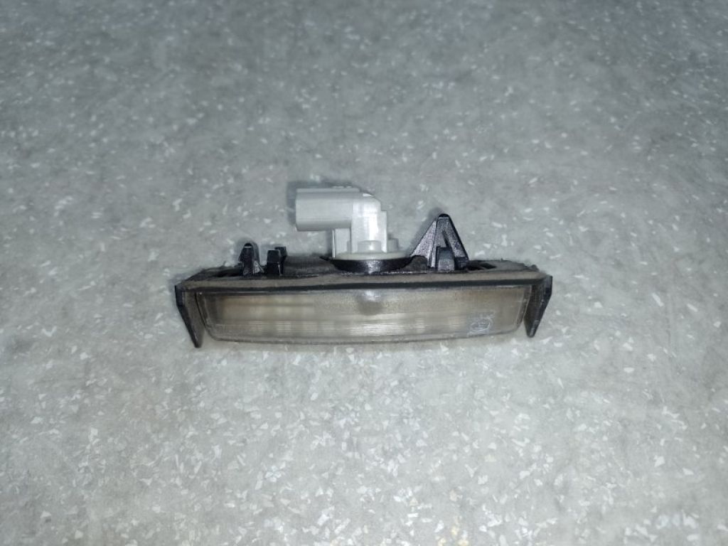 81270-AA020 | Підсвічування номера TOYOTA CAMRY 30 02-06
