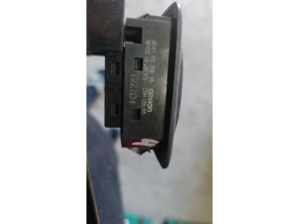 Кнопка склопідіймача MAZDA 626 GF 97-02 - Фото 3