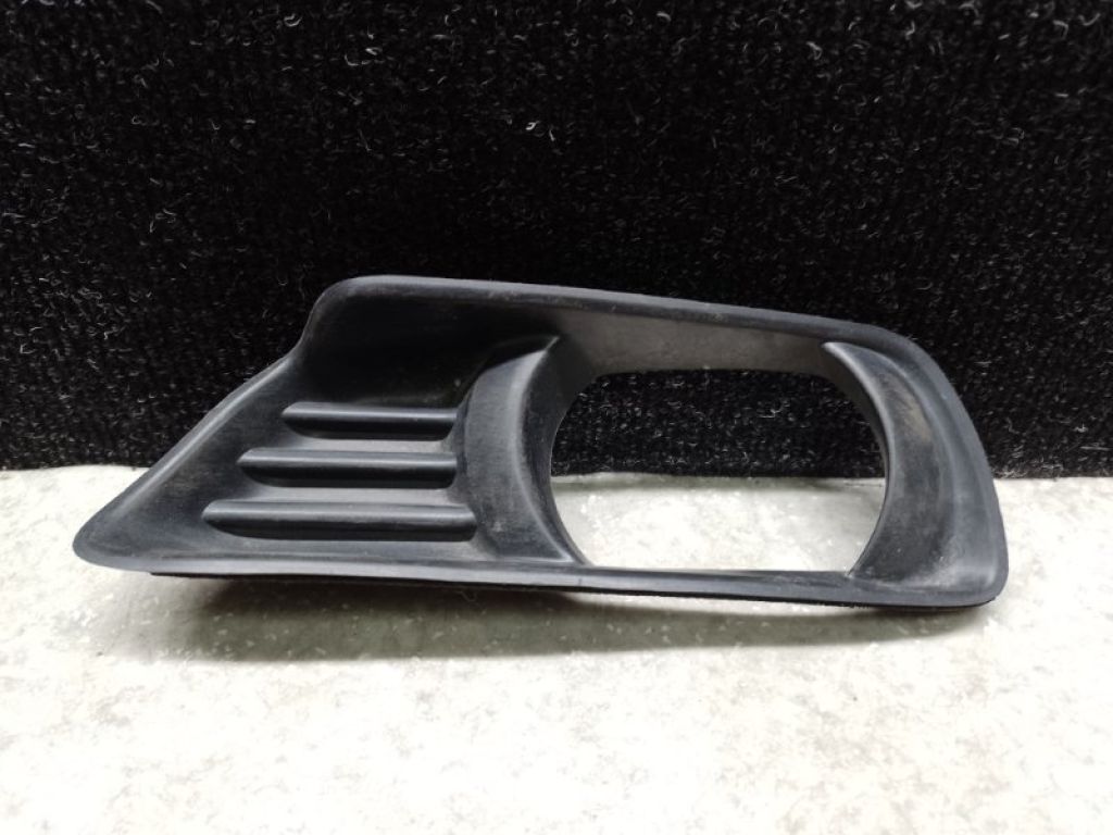 52128-33050 | Накладка протитуманної фари передн. лів. TOYOTA CAMRY 40 06-11