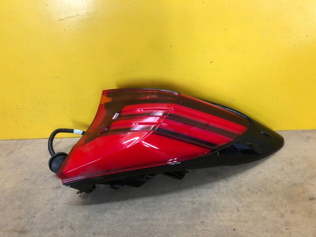 81550F4130 | Ліхтар зовнішній прав. TOYOTA C-HR 16-