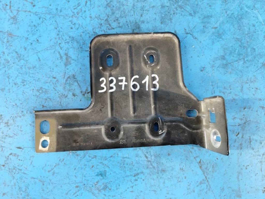 JL1Z-16A143-A | Кронштейн крила передн. лів. FORD EXPEDITION 17-