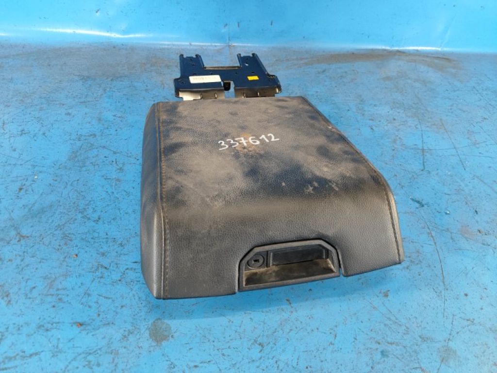 FL3Z-1506024-BH | Крышка подлокотника FORD EXPEDITION 17-