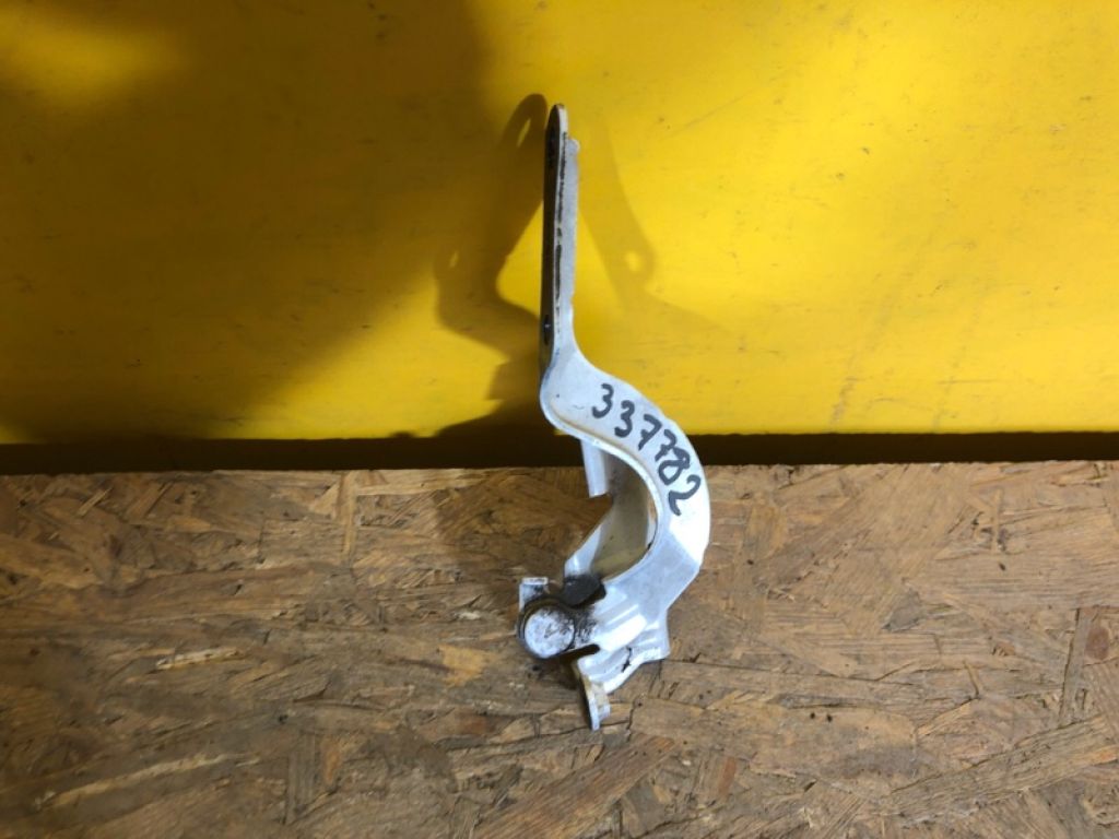 53420-76030 | Петля капоту лів. LEXUS CT200 17-