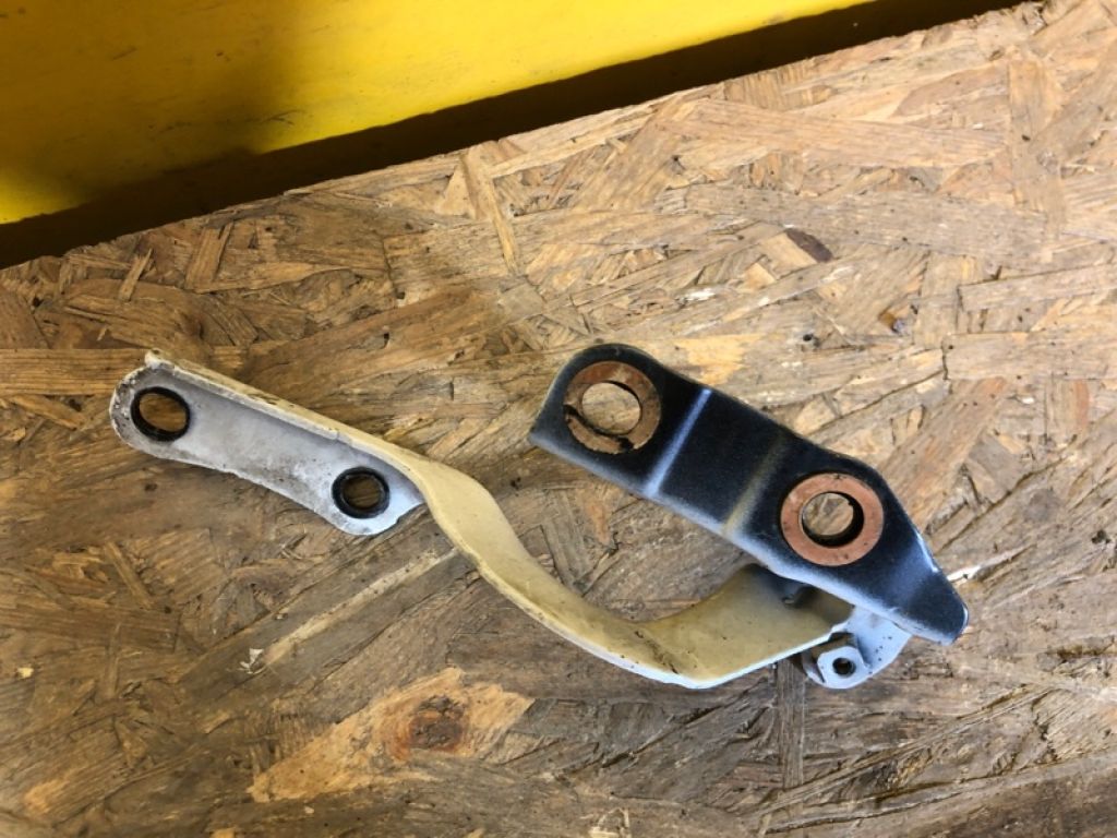 53420-76030 | Петля капоту лів. LEXUS CT200 17- - Фото 3