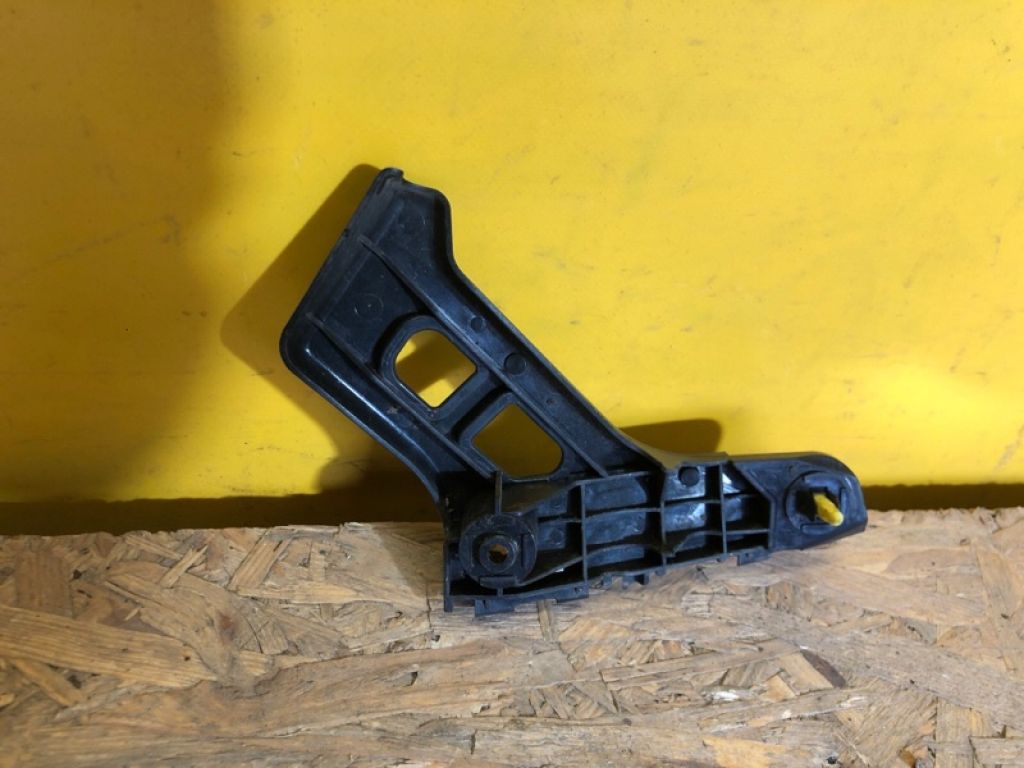 52116-76010 | Кронштейн переднього бампера лів. LEXUS CT200 17- - Фото 3