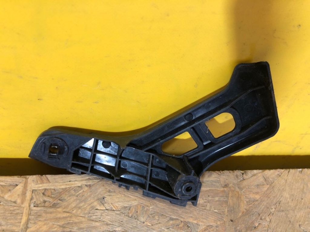 52115-76010 | Кронштейн переднього бампера прав. LEXUS CT200 17- - Фото 3