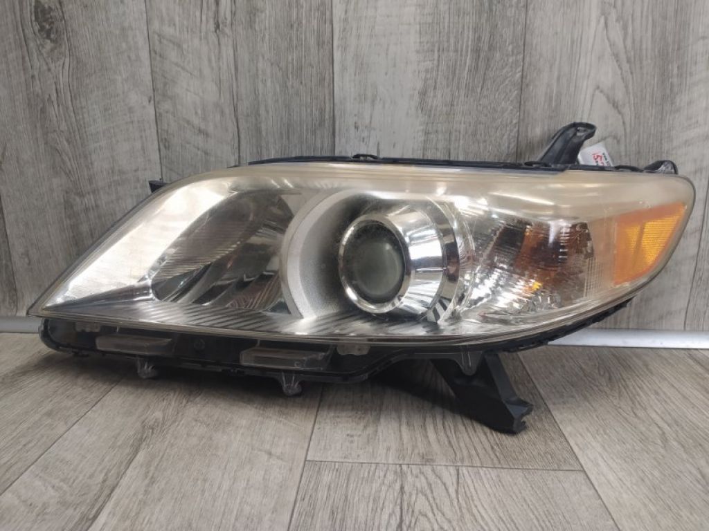 81150-08030 | Фара передн. лів. TOYOTA SIENNA 11-16