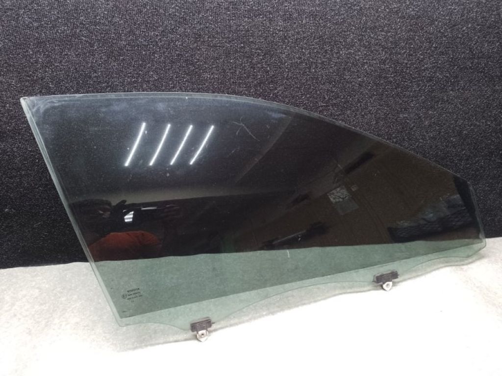 68101-06190 | Скло дверей передн. прав. TOYOTA CAMRY 50 12-15