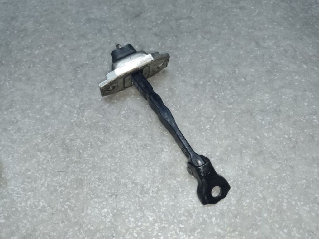 68610-06091 | Ограничитель двери передн. TOYOTA CAMRY 50 12-15