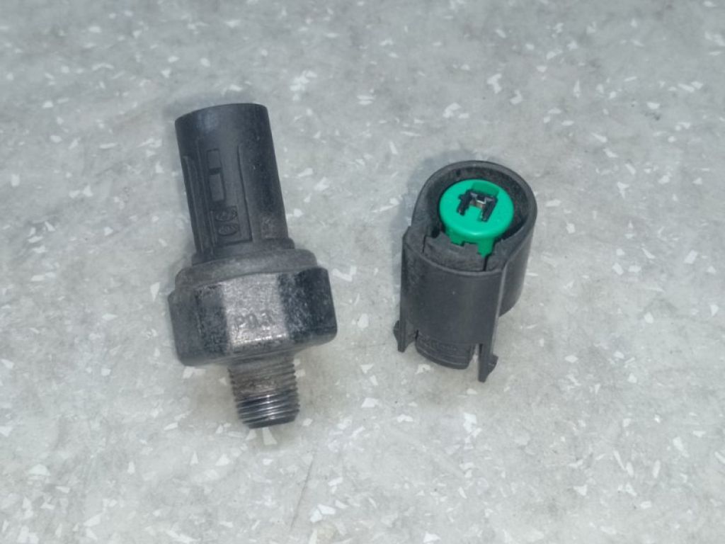 94750-37100 | Датчик тиску олії ДВЗ HYUNDAI ELANTRA AD 16-