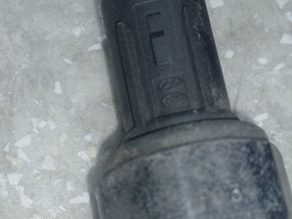 94750-37100 | Датчик тиску олії ДВЗ HYUNDAI ELANTRA AD 16- - Фото 3