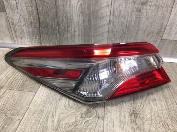 Ліхтар зовнішній лів. TOYOTA CAMRY 70 17-