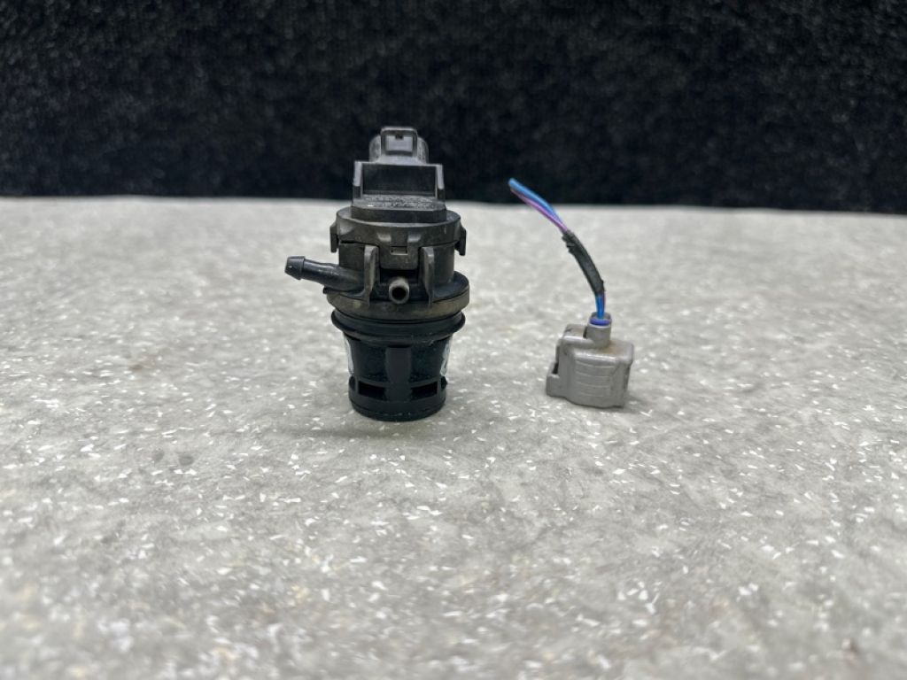 85330-60160 | Насос омывателя стекла TOYOTA PRIUS - 30 09-17