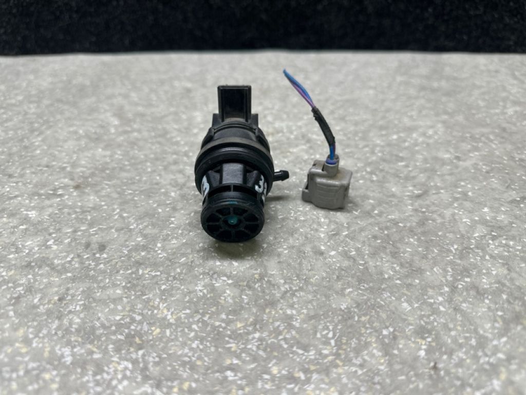 85330-60160 | Насос омывателя стекла TOYOTA PRIUS - 30 09-17 - Фото 3