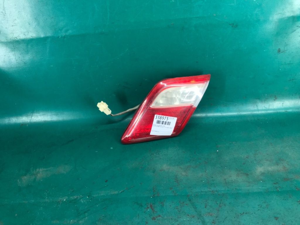81580-06120 | Фонарь внутренний прав. TOYOTA CAMRY 40 06-11