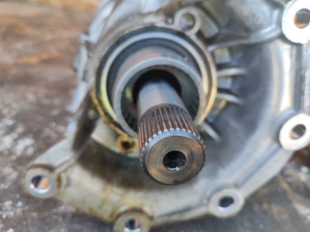 CV6Z-7251-Q | Роздавальна коробка FORD ESCAPE 12-19 - Фото 3