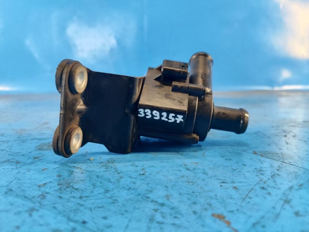DS7Z-8C41-9C | Помпа охолодження електрична FORD ESCAPE 12-19