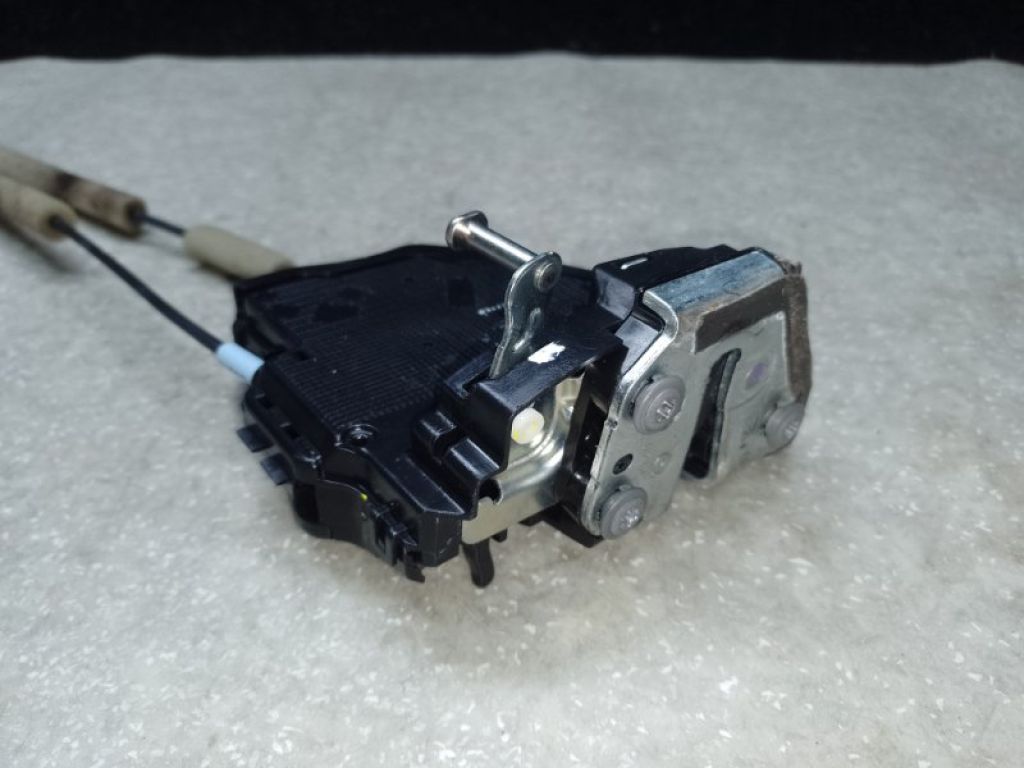 69060-06100 | Замок двери задн. лев. TOYOTA CAMRY 55 14-17