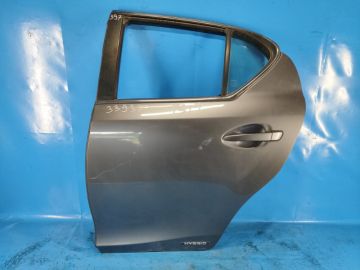 Двері задн. лів. LEXUS CT200 11-17